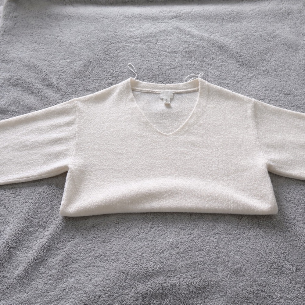 H&M Ivory V Neck Knit Sweater Women’s Large Soft Minimalist Cream Pullover